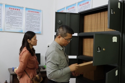 丰顺县档案局到村级档案室规范化建设试点开展调研指导工作