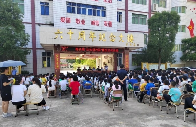 梅县区梅西镇开展“法治进校园”普法宣传活动