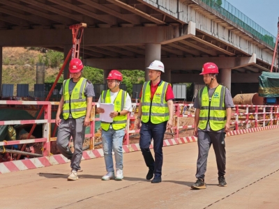 劳动最光荣！汕梅高速改扩建项目开足马力，热火朝天！