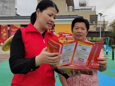 “普法百灵鸟”飞到田间地头！丰顺县司法局开展普法宣传活动  