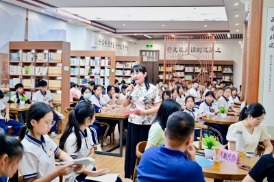 丰顺县举办文学进校园·品读长篇小说《流年河》暨第五期“玫瑰书香”读书活动