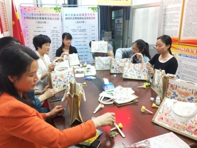 梅江区金山街道凌东社区新时代文明实践站开展“浓情五月天，感恩母亲节”活动