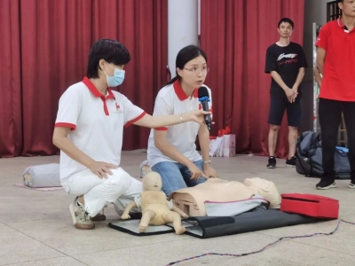 应急救护公益大讲堂在梅县区华侨中学举行