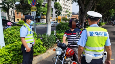 梅城部分路段逆行现象多，交警部门持续整治和曝光