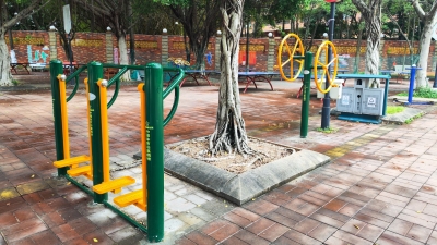 民生追踪：梅县区黄金湾社区公园破损的健身器材换新