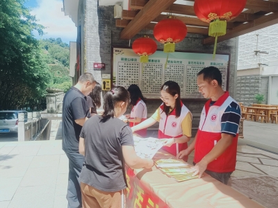 梅县区开展文明旅游志愿服务宣传活动