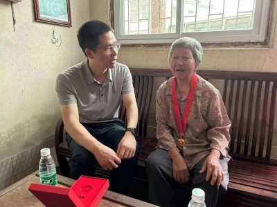 王锋开展“七一”走访慰问活动