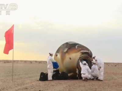 神十五乘组安全顺利出舱