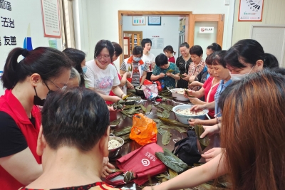 包粽子、挂菖蒲、送关怀…梅江区怡乐社区温暖迎端午