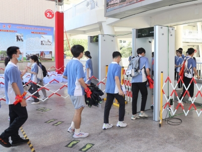首次设置智能安检门，采用“2+1”安检模式！记者带你探营梅州高考考点