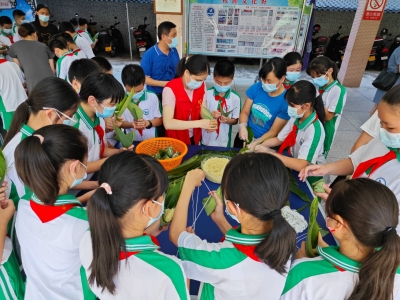 浓浓粽香迎端午！梅县区富贵社区开展端午节传统文化进校园活动