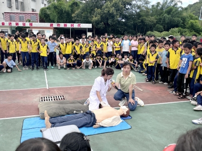 大埔县银江镇组织开展预防学生溺水应急演练