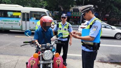 查处一批摩托车交通违法行为！我市交警开展集中整治行动