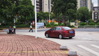 贪方便走“捷径”现象严重！梅县区这个路口频现车辆逆行