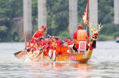 梅州V视丨九龙夺锦 竞标争先！梅州大埔龙舟赛：三河镇和谐号龙舟队夺冠