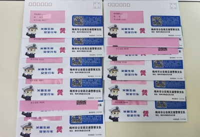 交警开展安全行车点赞行动，向“斑马线前的文明者”发出表扬信