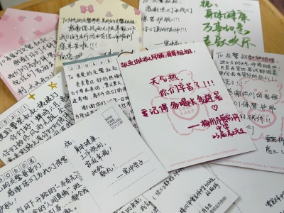  “你们辛苦了！”考生赠送手写明信片， 特别“情书”暖化护考民警