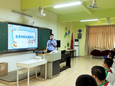 梅县区城东镇小开展“生活中法律知识”宣传进校园活动