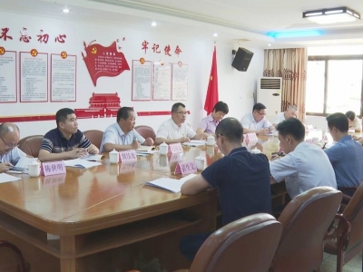 梅县区领导率队到石扇镇调研驻镇帮镇扶村工作