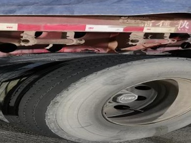 听声识患！兴华高速工作人员午夜劝返隐患货车