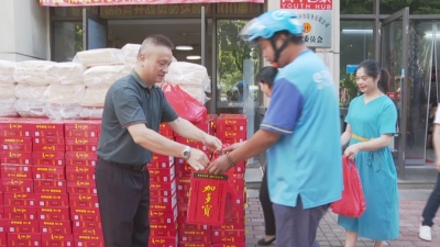 梅县区组织开展夏季“送清凉”慰问活动