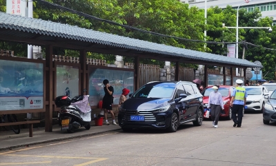 切勿“任性”停车“添堵”！交警部门在黄塘路周边开展违法乱停整治行动