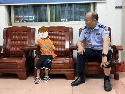 “足”够精彩！五华公安助力“落单”的小球迷平安回到家长身边