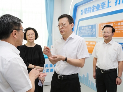 马正勇调研督导“行政审批事项 100%网上受理、100%网上办结”工作时强调：深化极简办推动事好办 赋能梅州经济社会高质量发展