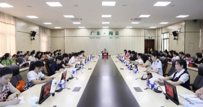 梅县区各界妇女深入学习宣传贯彻《习近平关于妇女儿童和妇联工作论述摘编》座谈会举行