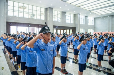 “我是小特警”警营体验夏令营第一期开营