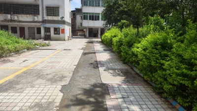 老旧小区改造停工三个多月，居民生活不便盼加快工程进度