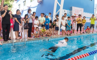 在水中“沉浸式”学习防溺水技能！梅江区这场活动很“有料”