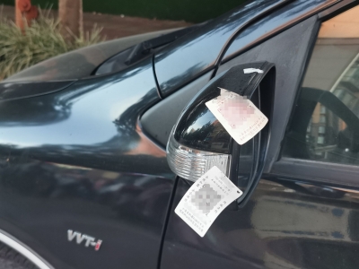 “小广告”隐藏大骗局！梅城街头停放车辆频繁被贴涉黄二维码