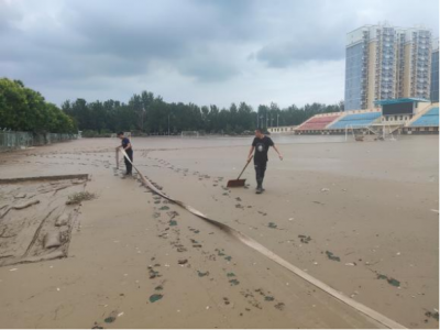 河北涿州洪水消退，梅州市曙光应急救援队帮助当地学校清淤排涝