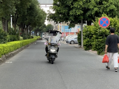 梅县区广梅北路逆行现象时有发生，交警部门现场整治乱象