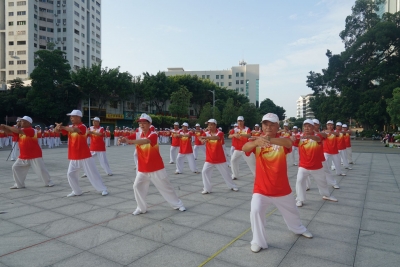 太极拳展演迎全民健身日