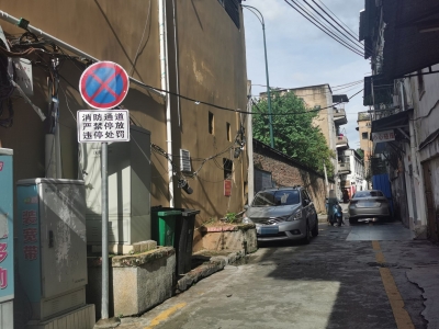 太乱来，消防通道也停车！梅城江北部分街巷存在停放乱象