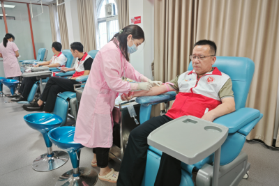 五华县检察院组织开展无偿献血志愿活动  