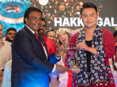 陈善宝获毛里求斯总统颁发“唐人街客家文化大使”称号