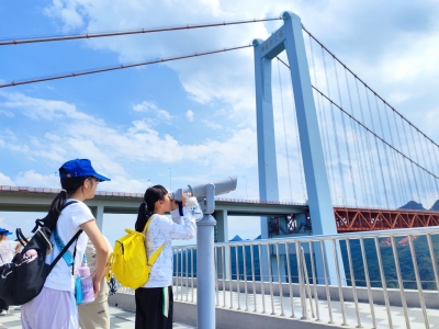 观中国天眼 探宇宙奥秘
