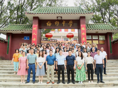 全市高中学校高三年级主题教学研讨暨学科教研基地学校教学成果展示活动举行