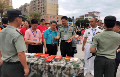 当征兵宣传在五华遇上中超，“硬打硬”！