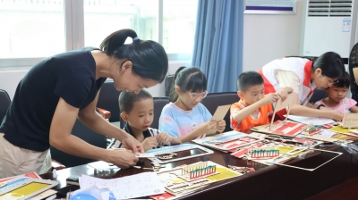 “拼”出快乐！梅江区西阳镇开展“强国复兴有我”亲子手工活动