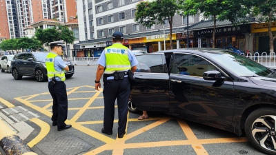 为学生上交通安全“第一课”！市公安局交警支队直属大队民警走进梅城鸿都小学