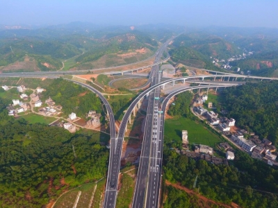 预计9月29日出现出行高峰！兴华、华陆高速多措并举保畅“超级黄金周”