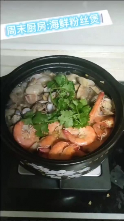周末厨房-海鲜粉丝煲