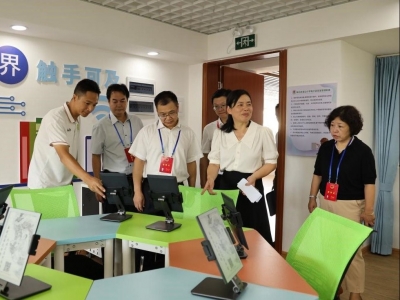 梅江区人大常委会视察全区义务教育均衡发展情况