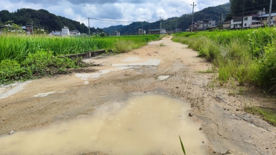蕉岭一村道坏了近两年未修复，相关部门称年底前重新完成水泥硬底化