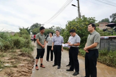 朱少辉等到五华乡镇检查指导灾后重建工作