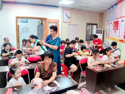 品中秋小吃、做手工花灯...今日，梅江区怡乐社区好热闹~